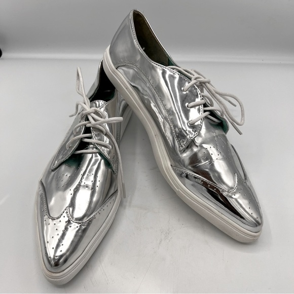 mark. Shoes - Mark. Pointed Tor Silver Lace-Up Shoes